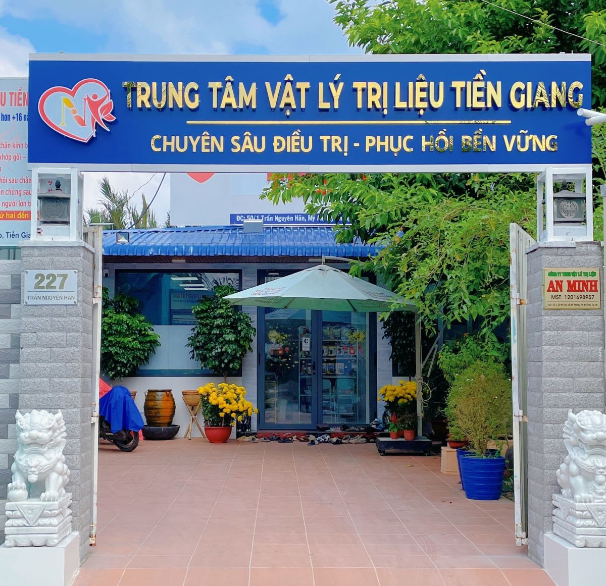 Về ch&uacute;ng t&ocirc;i